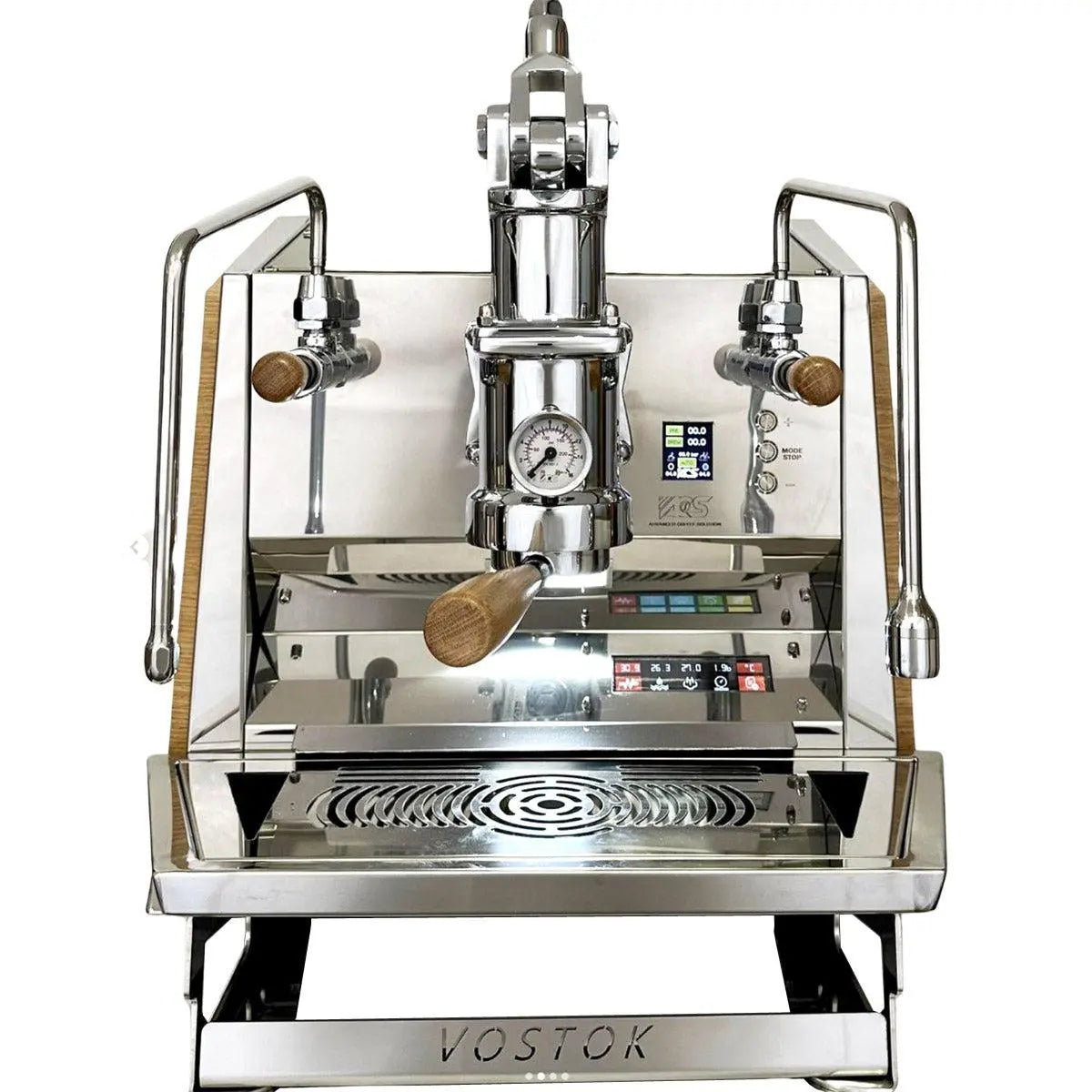 Vostok One Group espressomaskine i krom med trædetaljer og digitalt display til professionel kaffebrygning