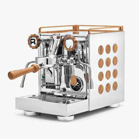 Rocket Appartamento espressomaskine i rustfrit stål med trædetaljer og moderne design til kvalitetskaffe.