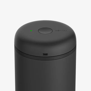 Mattsort elektrisk vakuumopbevaringsbeholder til kaffe med LED-indikator, del af Fellow, Opbevaring, Seneste nyt, alt om kaffe.