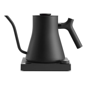 Sort elektrisk elkedel med smal svanehals og kontrolknap, del af Elkedel, EspressoGear, alt om kaffe.