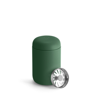 Grøn isoleret kaffekop med aftageligt låg og filter, del af Take away og EspressoGear, alt om kaffe.