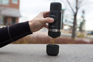 Bærbar espressomaskine med adapter til Nespresso OriginalLine, perfekt til baristaer og bærbare kaffebryggere.