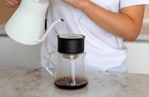 Glasserveringskande med stilrent design til præcis brygning, barista-tilbehør, Seneste nyt, alt om kaffe.