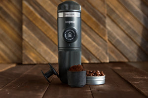Sort bærbar Nanopresso med kapselkaffe og formalet kaffe, espresso-tilbehør fra barista og bærbare kaffemaskiner.
