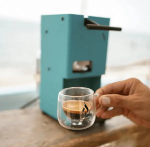 Aroma E.GO – Bærbar italiensk espressomaskine til pods - Barista og Espresso
